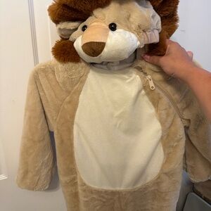 Cream lion costume size 4T-5T